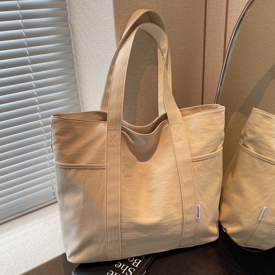 Simple large capacity canvas bag for women 2025 new excursion travel tote bag versatile one-shoulder commuting tote bag
Simple large capacity canvas bag for women 2025 new excursion travel tote bag versatile one-shoulder commuting tote bag