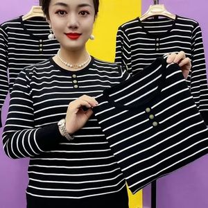 New autumn style middle-aged and elderly women's striped knitted base shirt loose large size stretch versatile sweater knitted sweater 
New autumn style middle-aged and elderly women's striped knitted base shirt loose large size stretch versatile sweater knitted sweater