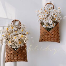 Natural real flowers, dried flowers, bouquet of Ludan birds, daisies, starry wall hanging flowers, blue wall hanging decoration picnic shot Natural real flowers, dried flowers, bouquet of Ludan birds, daisies, starry wall hanging flowers, blue wall hanging decoration picnic shot