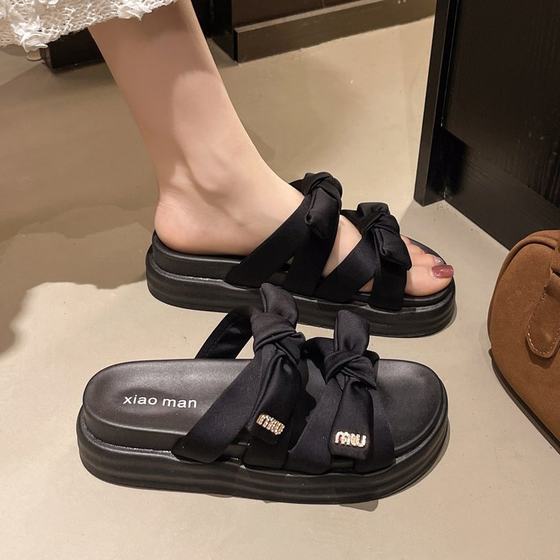 Double bow thick-soled slippers for women wearing 2025 summer new Korean version versatile and comfortable soft-soled beach flip-flops
Double bow thick-soled slippers for women wearing 2025 summer new Korean version versatile and comfortable soft-soled beach flip-flops