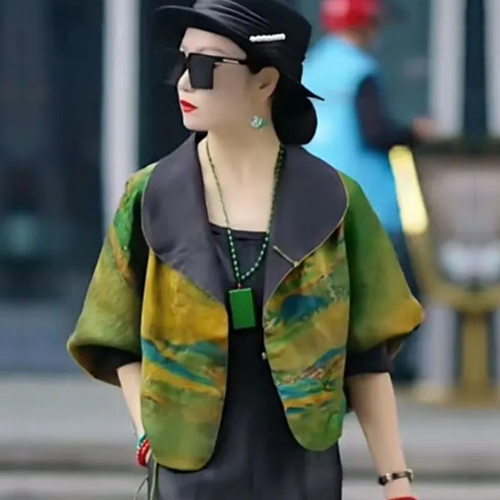 European fashion front and back double-sided long-sleeved short jacket for women in autumn new high-end retro ink printing top
European fashion front and back double-sided long-sleeved short jacket for women in autumn new high-end retro ink printing top