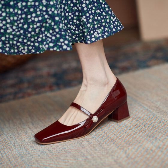 Impression of the foot color Mary's small leather shoes with skirt shoes, single shoes, no feet, engagement French retro wedding shoes
Impression of the foot color Mary's small leather shoes with skirt shoes, single shoes, no feet, engagement French retro wedding shoes