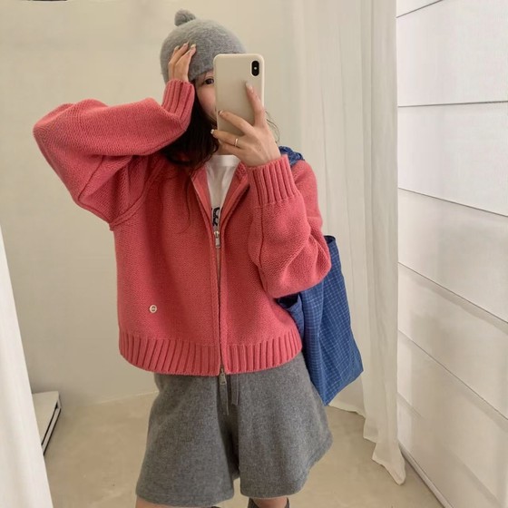 New autumn and winter style lazy soft glutinous solid color double zipper hooded cardigan sweater women's knitted cardigan top versatile jacket
New autumn and winter style lazy soft glutinous solid color double zipper hooded cardigan sweater women's knitted cardigan top versatile jacket