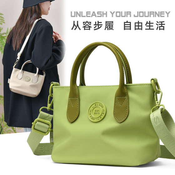 Lightweight portable small bag women's nylon canvas small bag fashionable and versatile women's shoulder crossbody bag mobile phone bag commuting 
Lightweight portable small bag women's nylon canvas small bag fashionable and versatile women's shoulder crossbody bag mobile phone bag commuting