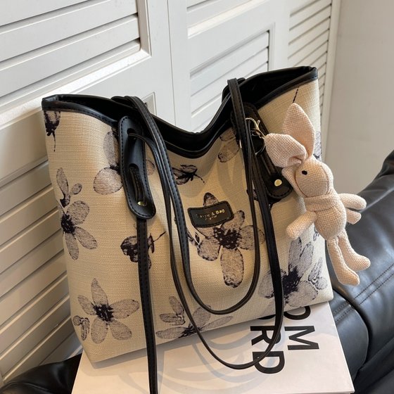 High-end single-shoulder large bag women's 2025 new fashion simple large-capacity versatile work and commuting tote bag 
High-end single-shoulder large bag women's 2025 new fashion simple large-capacity versatile work and commuting tote bag