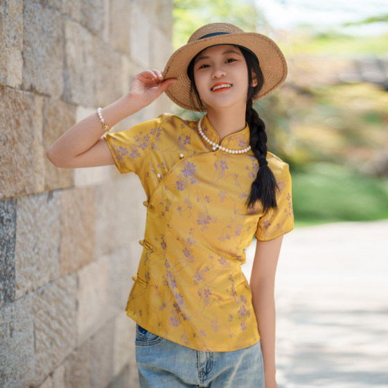 Yuxianghuaqi Chinese women's summer new short-sleeved slim fit and thin retro printed short cheongsam top
Yuxianghuaqi Chinese women's summer new short-sleeved slim fit and thin retro printed short cheongsam top