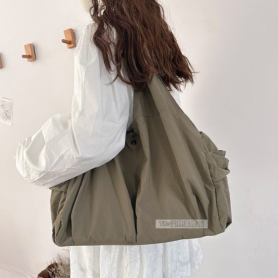 Lightweight, multi-pocket simple large-capacity bag for women shoulder cloth bag for women casual commuting class tote bag travel bag
Lightweight, multi-pocket simple large-capacity bag for women shoulder cloth bag for women casual commuting class tote bag travel bag
