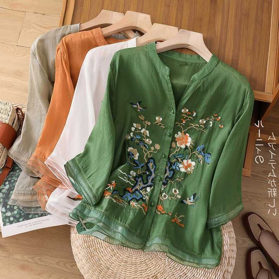 Retro Mai embroidered shirt Female summer European Root Skin Mid -sleeve shirt shows thin V -neck high -end temperament small shirt
Retro Mai embroidered shirt Female summer European Root Skin Mid -sleeve shirt shows thin V -neck high -end temperament small shirt