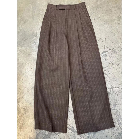Brown vertical striped wool wide-leg suit pants for women 2024 autumn and winter new European retro trousers straight trousers
Brown vertical striped wool wide-leg suit pants for women 2024 autumn and winter new European retro trousers straight trousers