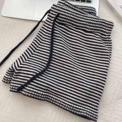 Lazy style contrast striped elastic waist shorts Lazy style contrast striped elastic waist shorts