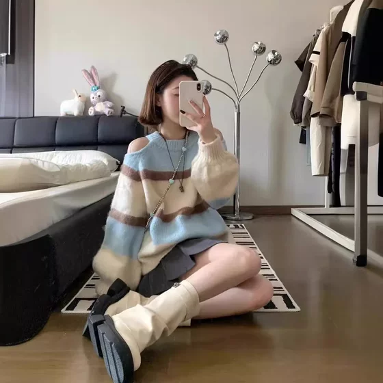 Lazy style Korean soft and niche sweater top autumn and winter off-shoulder pullover high-end sexy clothes for women
Lazy style Korean soft and niche sweater top autumn and winter off-shoulder pullover high-end sexy clothes for women