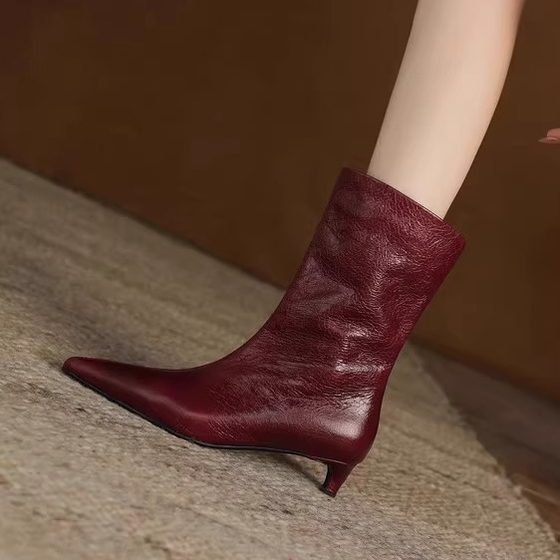European and American personality pointed toe thin heel short boots women's single boots low heel cat heel fashion boots sleeve versatile autumn and winter retro women's boots
European and American personality pointed toe thin heel short boots women's single boots low heel cat heel fashion boots sleeve versatile autumn and winter retro women's boots