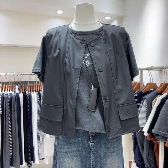 2025 autumn new Korean version loose letters round neck short sleeve + sleeveless PU leather vest for women's age reduction outfit two-piece set
2025 autumn new Korean version loose letters round neck short sleeve + sleeveless PU leather vest for women's age reduction outfit two-piece set