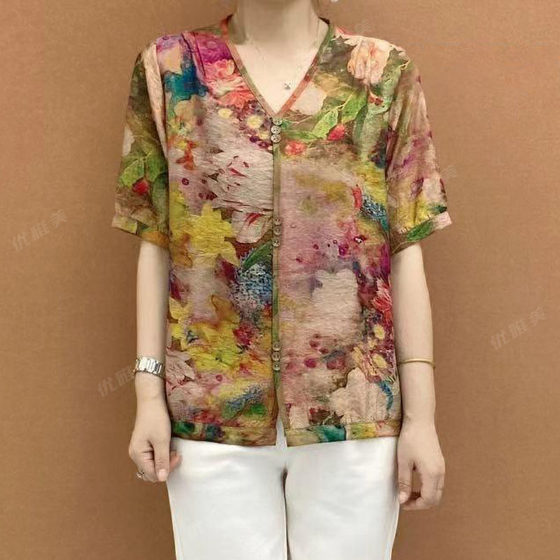New summer style fashionable mother suit loose printed short-sleeved shirt V-neck floral pullover shirt middle-aged and elderly top
New summer style fashionable mother suit loose printed short-sleeved shirt V-neck floral pullover shirt middle-aged and elderly top
