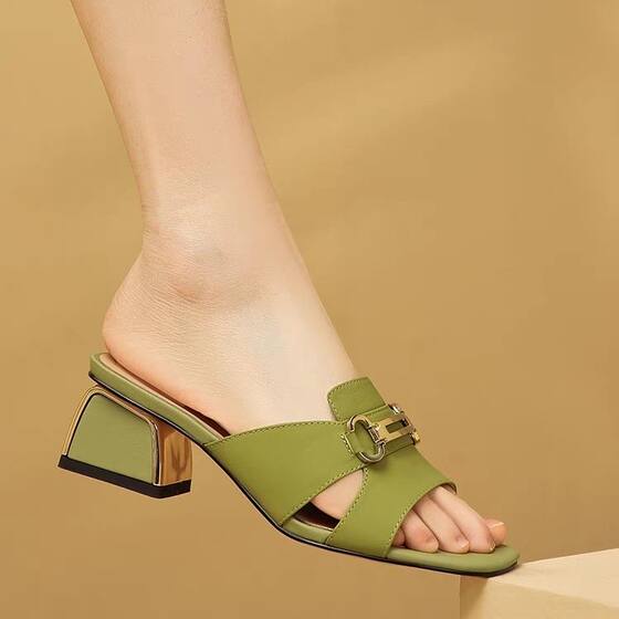 Leather semi-sliding sandals for women 2024 summer new versatile square head thick heel medium heel fairy style wear flip-flops for women
Leather semi-sliding sandals for women 2024 summer new versatile square head thick heel medium heel fairy style wear flip-flops for women