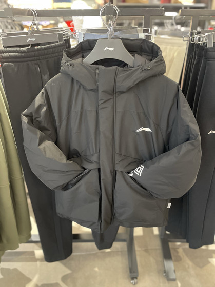 Li Ning 2024 winter new men's professional basketball series hooded windproof and warm short down jacket AYMU463
Li Ning 2024 winter new men's professional basketball series hooded windproof and warm short down jacket AYMU463