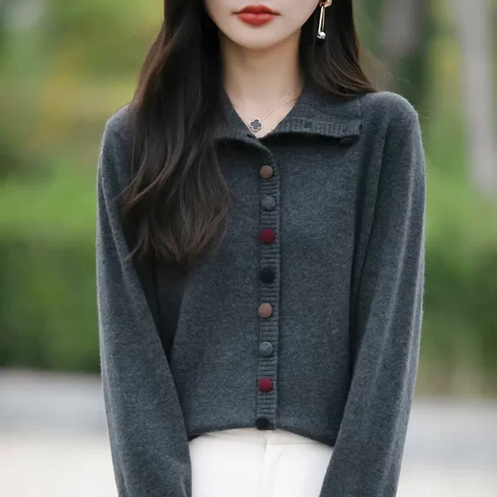 New autumn and winter high lapel knitted cardigan for women color button loose long-sleeved sweater fashionable and fashionable warm jacket
New autumn and winter high lapel knitted cardigan for women color button loose long-sleeved sweater fashionable and fashionable warm jacket