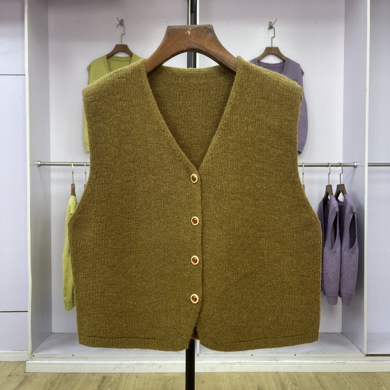 462 V-neck cardigan knitted vest for women spring new simple sleeveless wool vest layered vest horse clip for women
462 V-neck cardigan knitted vest for women spring new simple sleeveless wool vest layered vest horse clip for women