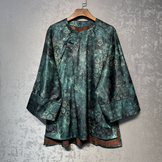 New Chinese style Chinese style lake green button jacquard mid-sleeved top for women 2025 autumn new round neck loose shirt
New Chinese style Chinese style lake green button jacquard mid-sleeved top for women 2025 autumn new round neck loose shirt