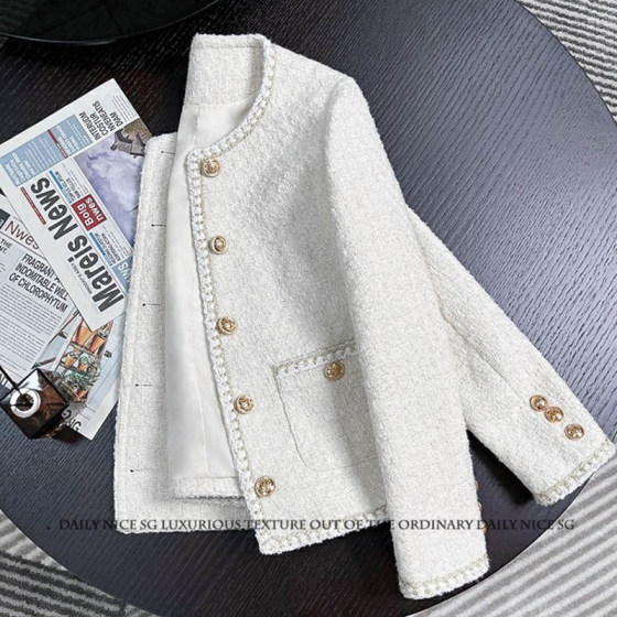 2025 new small fragrance style gold wire edge single-breasted fashionable round neck slim short jacket for women
2025 new small fragrance style gold wire edge single-breasted fashionable round neck slim short jacket for women