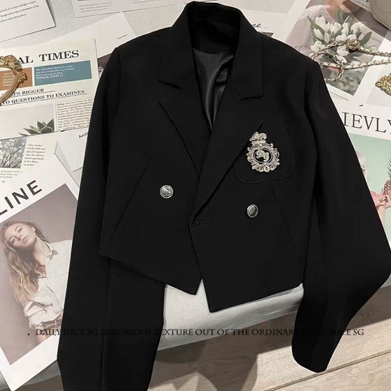 2025 new casual and versatile casual temperament college style long-sleeved slim short small suit jacket women's suit
2025 new casual and versatile casual temperament college style long-sleeved slim short small suit jacket women's suit