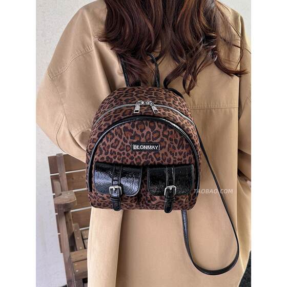 Autumn and winter super popular niche leopard print women's backpack 2025 new commuter backpack travel small school bag 
Autumn and winter super popular niche leopard print women's backpack 2025 new commuter backpack travel small school bag