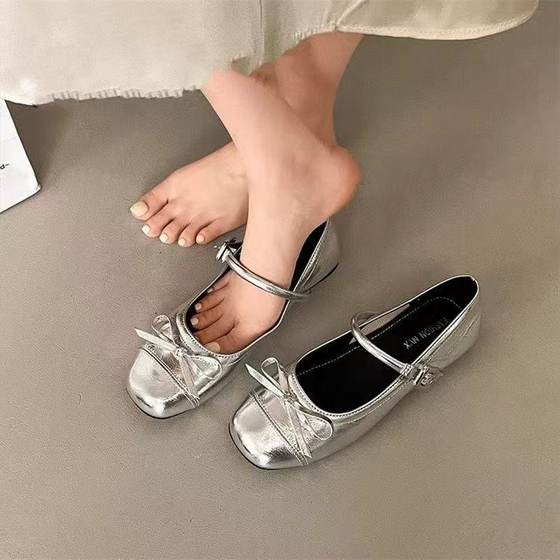 Silver light mouth ballet flat shoes for women 2025 new summer skirt French round-toe Mary Jane shoes
Silver light mouth ballet flat shoes for women 2025 new summer skirt French round-toe Mary Jane shoes