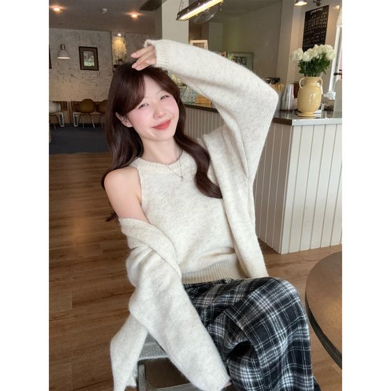 Lazy and high-end autumn outfit red fashion suit for women's autumn and winter sweater cardigan jacket vest two-piece set
Lazy and high-end autumn outfit red fashion suit for women's autumn and winter sweater cardigan jacket vest two-piece set