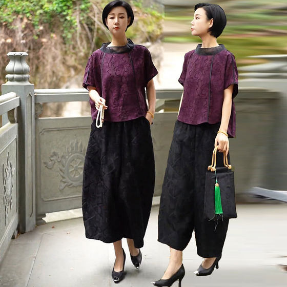 Chinese style Chinese fashion suit for women in summer new style meat cover round neck short-sleeved shirt T-shirt + high-waisted lantern nine-point pants
Chinese style Chinese fashion suit for women in summer new style meat cover round neck short-sleeved shirt T-shirt + high-waisted lantern nine-point pants