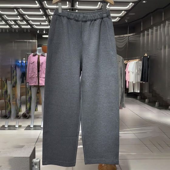 European high-end custom gray large-size woolen sweatpants for women 2025 autumn new slack and high-end casual pants
European high-end custom gray large-size woolen sweatpants for women 2025 autumn new slack and high-end casual pants