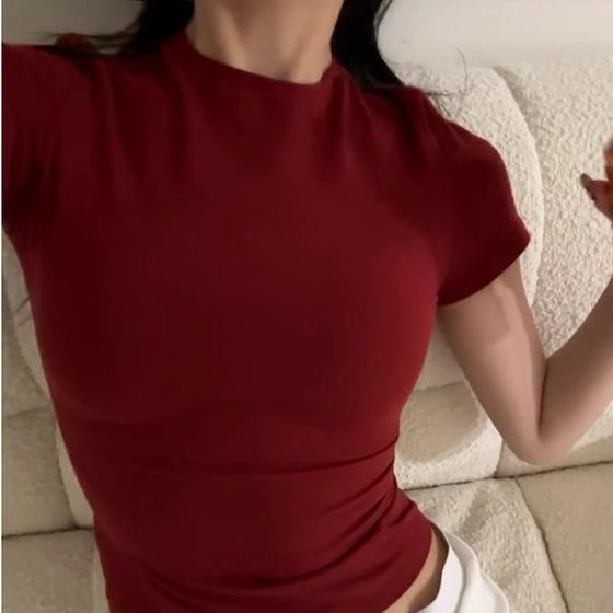 Short-sleeved front shoulder American retro 2025 summer new T-shirt for women slim hot girls round neck short half-sleeved top
Short-sleeved front shoulder American retro 2025 summer new T-shirt for women slim hot girls round neck short half-sleeved top