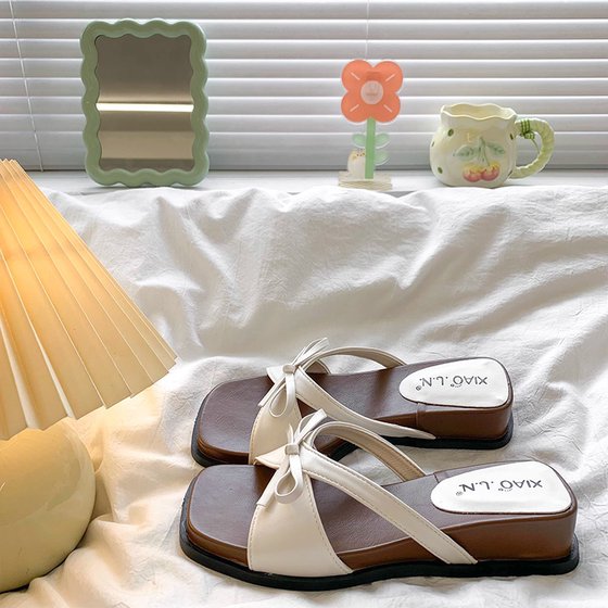 French beautiful sandals for women in summer wear 2025 new evening fairy-style sandals thick-soled heel-shaped flip-flops
French beautiful sandals for women in summer wear 2025 new evening fairy-style sandals thick-soled heel-shaped flip-flops