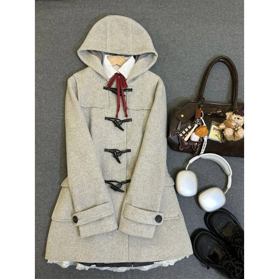 Japanese ancient horn button wool coat for women early autumn new college style simple loose mid-length coat
Japanese ancient horn button wool coat for women early autumn new college style simple loose mid-length coat