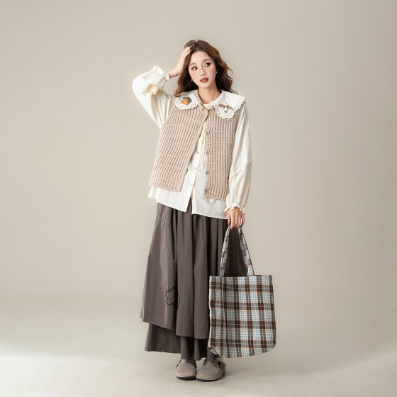 Khaki knitted cardigan sleeveless vest vest for women in autumn new layered lazy and relaxed horse clip top trendy
Khaki knitted cardigan sleeveless vest vest for women in autumn new layered lazy and relaxed horse clip top trendy