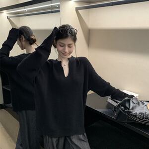 Real shot, real price, new autumn and winter white waffle V-neck knitted texture pullover sweater 
Real shot, real price, new autumn and winter white waffle V-neck knitted texture pullover sweater