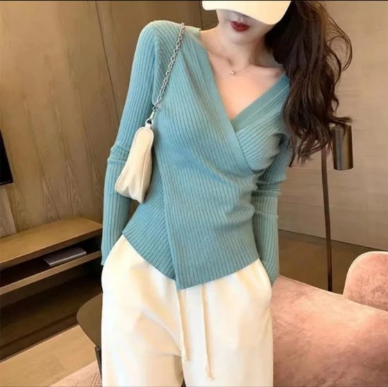 V-neck sweater women's 2025 new bottoming shirt with autumn and winter long-sleeved cross-fit knitted tight top 
V-neck sweater women's 2025 new bottoming shirt with autumn and winter long-sleeved cross-fit knitted tight top
