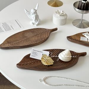 Liang Huanxi walnut leaf tray solid wood jewelry storage box jewelry aromatherapy tray refreshment tray ornaments 
Liang Huanxi walnut leaf tray solid wood jewelry storage box jewelry aromatherapy tray refreshment tray ornaments
