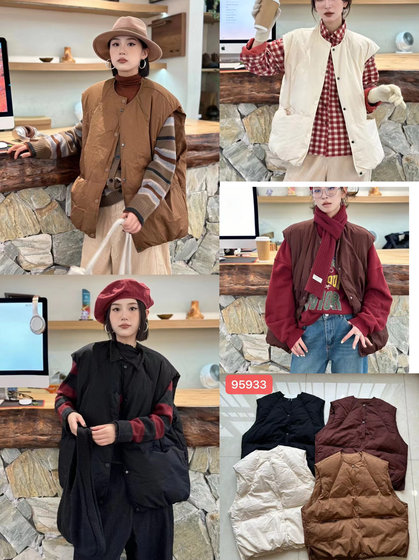 2024 autumn and winter new popular Korean single-breasted round-neck down vest for women thickened lazy style layered loose trend
2024 autumn and winter new popular Korean single-breasted round-neck down vest for women thickened lazy style layered loose trend