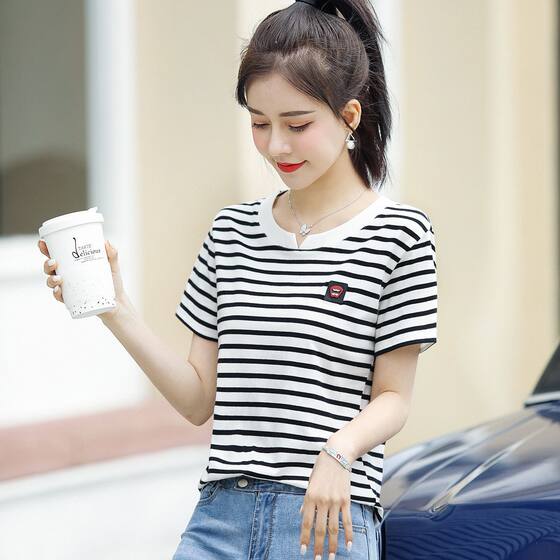 Pure cotton high-end short-sleeved T-shirt for women in summer 2023 fashionable Korean style design contrast striped casual top
Pure cotton high-end short-sleeved T-shirt for women in summer 2023 fashionable Korean style design contrast striped casual top