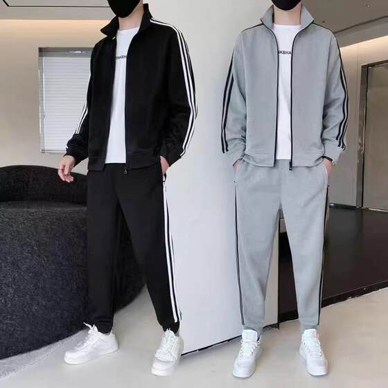 Casual sports sweatshirt suit for men's spring and autumn stand-up collar jacket large size handsome three-way bar student running set
Casual sports sweatshirt suit for men's spring and autumn stand-up collar jacket large size handsome three-way bar student running set