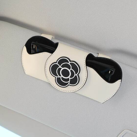 Cartoon car glasses clip car glasses box sun visor storage sunglasses sunglasses multi-function storage stand
Cartoon car glasses clip car glasses box sun visor storage sunglasses sunglasses multi-function storage stand