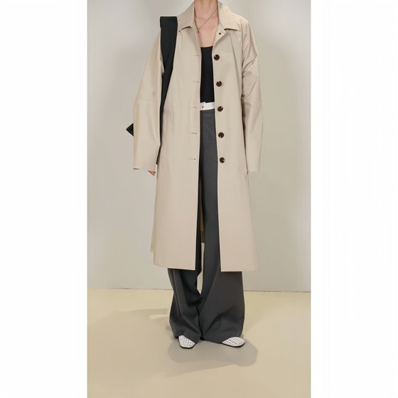 Waiting style imported from the United States, old Qianfeng paper texture building silhouette slack windbreaker
Waiting style imported from the United States, old Qianfeng paper texture building silhouette slack windbreaker
