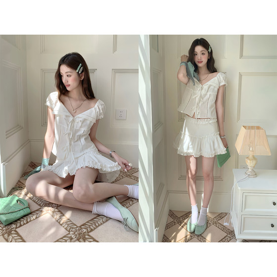 Soolrok Song Weiyunyi Lapel Lace Spliced Puff Sleeve Lace Lace Top Wood Earring Skirt Set
Soolrok Song Weiyunyi Lapel Lace Spliced Puff Sleeve Lace Lace Top Wood Earring Skirt Set