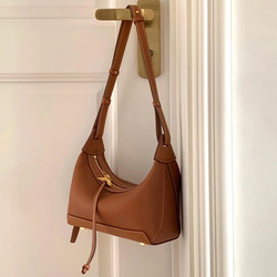 New Genuine Leather Kite Lunch Box Bag, Niche Design, High-End Feel, Underarm Bag for Women, Simple and Versatile Baguette Crossbody Bag, Trendy New Genuine Leather Kite Lunch Box Bag, Niche Design, High-End Feel, Underarm Bag for Women, Simple and Versatile Baguette Crossbody Bag, Trendy