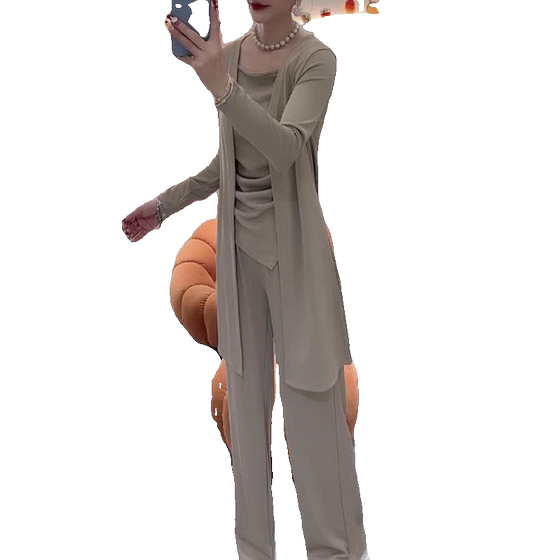 2025 early spring new large-size mm suit fashionable loose draping slimming cardigan suspender pants three-piece set
2025 early spring new large-size mm suit fashionable loose draping slimming cardigan suspender pants three-piece set