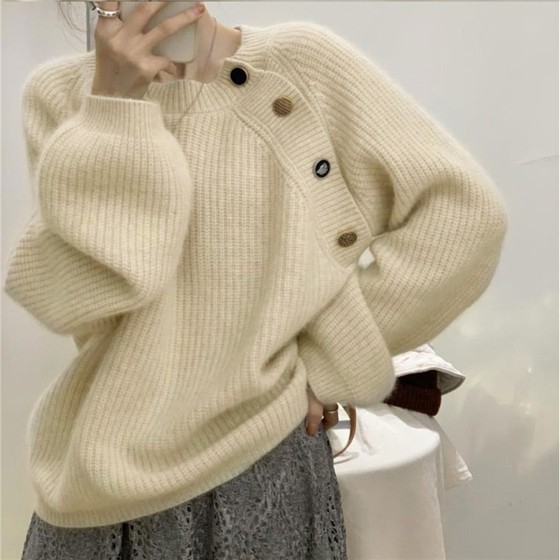 Korean Dongdaemen tilted button sweater for women in autumn and winter thickened small top design niche base shirt
Korean Dongdaemen tilted button sweater for women in autumn and winter thickened small top design niche base shirt