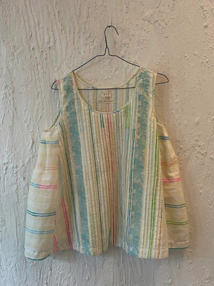 Japanese style outfits with high-end and chic beautiful shirt retro Hong Kong style chic pleated contrasting vest shirt for women
Japanese style outfits with high-end and chic beautiful shirt retro Hong Kong style chic pleated contrasting vest shirt for women