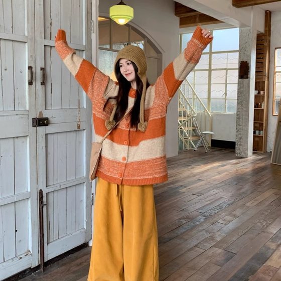 Japanese orange striped long-sleeved sweater jacket for women in autumn and winter new loose round neck cardigan top for small
Japanese orange striped long-sleeved sweater jacket for women in autumn and winter new loose round neck cardigan top for small