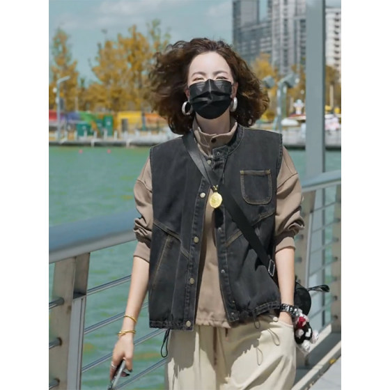 2025 autumn new retro and fashionable washing denim horse clip jacket for women loose large size short vest shoulder
2025 autumn new retro and fashionable washing denim horse clip jacket for women loose large size short vest shoulder