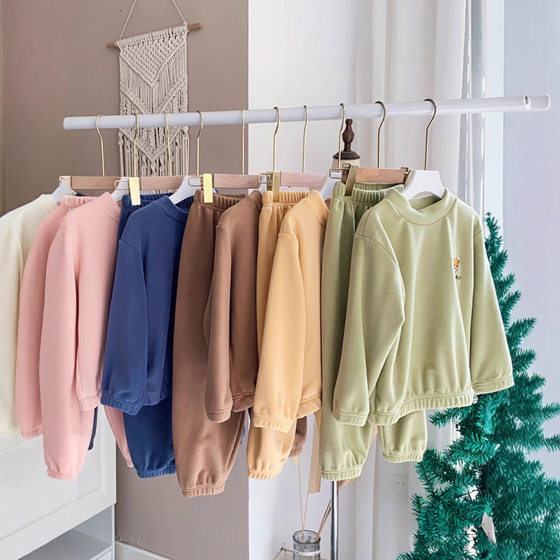 2025 autumn and winter children's plus velvet thick pajamas for girls' home clothes for boys and babies double-sided fleece sweatshirt
2025 autumn and winter children's plus velvet thick pajamas for girls' home clothes for boys and babies double-sided fleece sweatshirt
